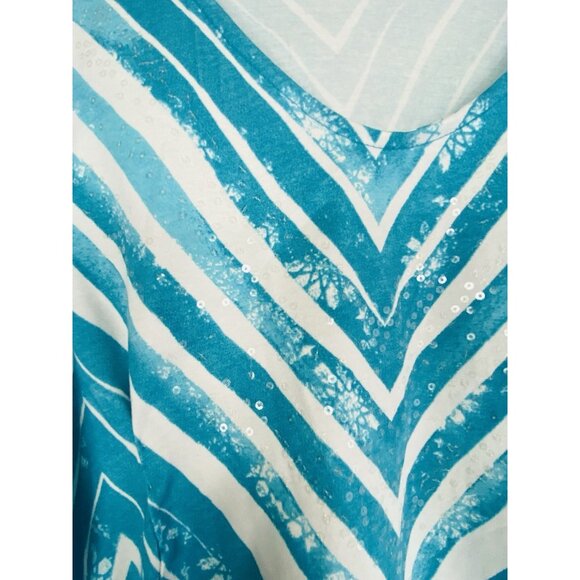 Onque Casual Turquoise Blue And White Print Top Womens Size 1X V Neckline - Picture 2 of 6